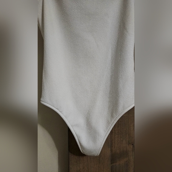 SHOW ME YOUR MUMU Dory Bodysuit in White. Size Medium - Picture 10 of 12